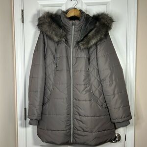 Susan Graver water resistant puffer coat with faux fur lined hood. Size Large.